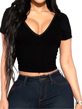 Bozzolo Women’s Medium Y2K Black Ribbed VNeck Crop Top
